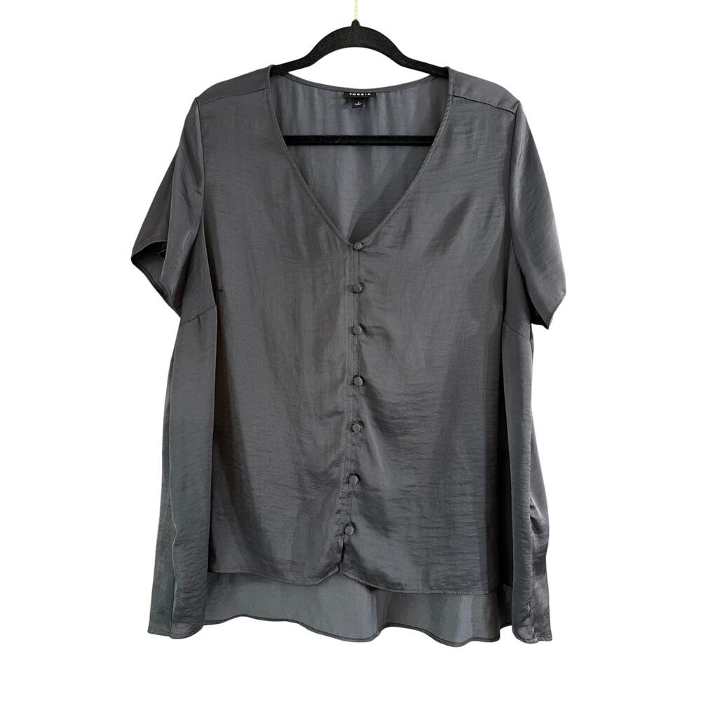 Torrid Women's Plus Size Gray Hamm Charm Button Up Blouse Size 1 1X